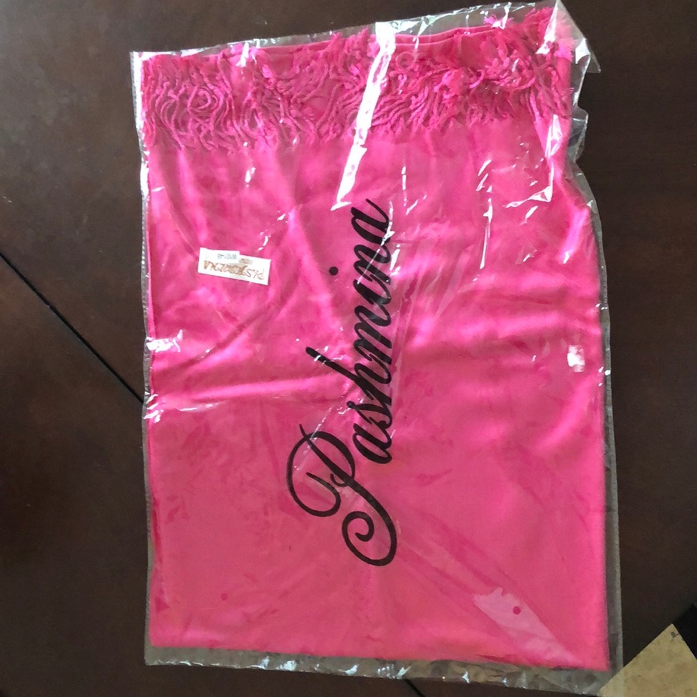 Pashmina - Picture 2 of 3